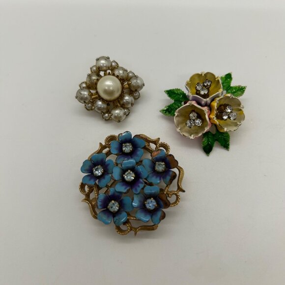 Vintage Floral Brooch Lot Blue Flower Pearl  3D Enamel Pin Rhinestones Retro - Picture 2 of 11